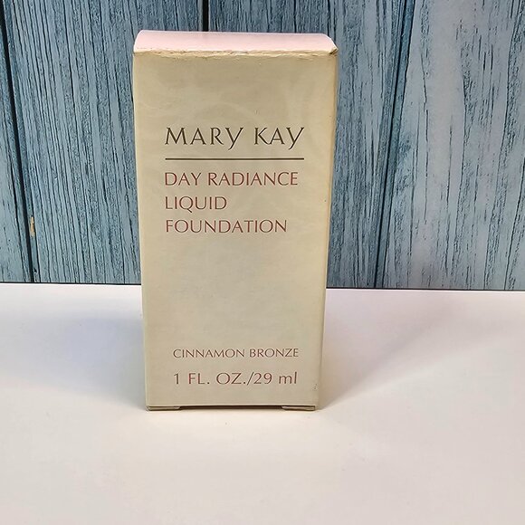 Mary Kay Day Radiance Liquid Foundation - Cinnamon Bronze  #1079 - NIB Old Stock - Picture 5 of 7